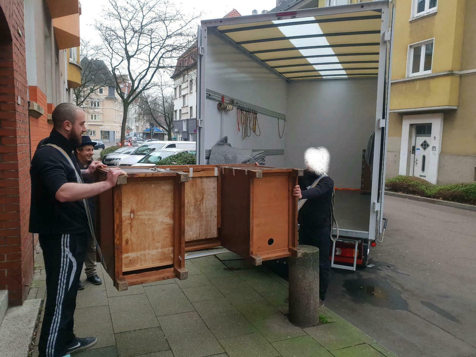 🤵 Möbel Taxi Transport Umzug Haushaltsauflösung ✔️ NRW Deutschlandweit Europaweit - UMTL Wuppertal Solingen Remscheid Hagen Schwelm Gevelsberg Mettmann Hilden Umgebung
